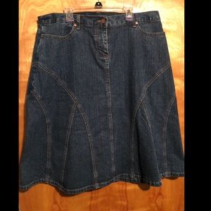 Denim jean skirt. EUC. NY and Company size 12